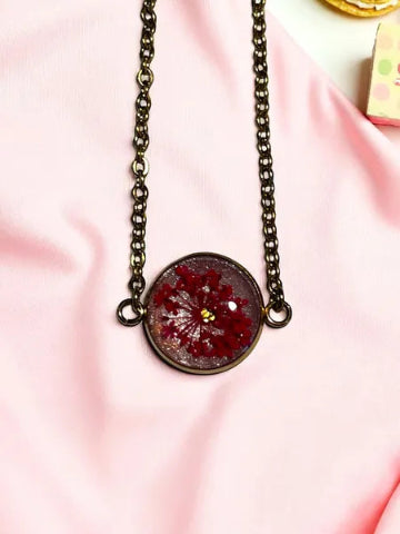 Découvrez notre bracelet artisanal en résine et acier inoxydable , un bijou original fait main, pensé pour sublimer votre style avec élégance.
Chaque bracelet est un modèle unique , fabriqué en pièce unique dans notre atelier.