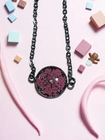 Découvrez notre bracelet artisanal en résine et acier inoxydable , un bijou original fait main, pensé pour sublimer votre style avec élégance.&nbsp;

Chaque bracelet est un modèle unique , fabriqué en pièce unique dans notre atelier.