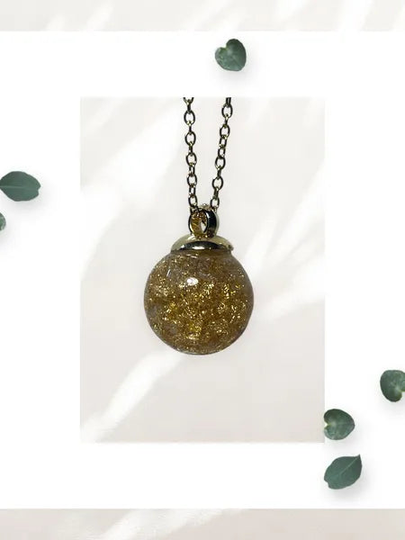 Collier en acier inoxydable avec pendentif sphère en résine – Bijou unique fait main