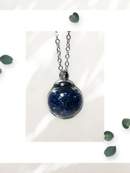 Collier en acier inoxydable avec pendentif sphère en résine – Bijou unique fait main
