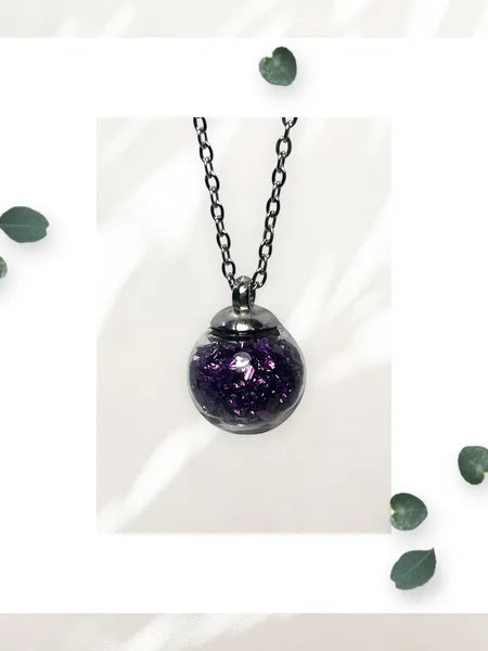 Collier en acier inoxydable avec pendentif sphère en résine – Bijou unique fait main