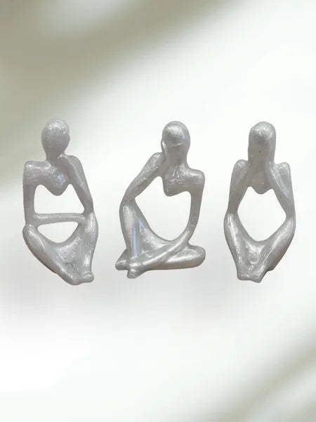 Ensemble de trois statuettes femmes