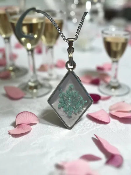 Pendentif et chaîne - Résine et acier inoxydable