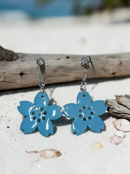 boucles d oreilles fleur bleu ciel en resine fait main wendy goodies