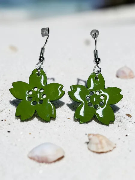 boucles d oreilles fleur kaki en resine fait main wendy goodies